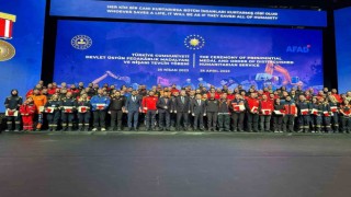 Cumhurbaşkanı Erdoğandan Ümraniye Belediyesi Sivil Savunma Arama Kurtarma Ekibine Devlet Üstün Fedakârlık Madalyası