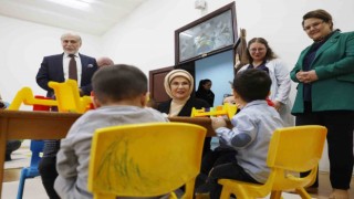 Cumhurbaşkanı Erdoğanın eşi Emine Erdoğan, Darülaceze sakinleriyle iftarda buluştu