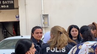 Dairede çıkan yangın genç kadın polis memurunu ağlattı