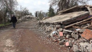 Deprem mahalleyi yıktı geçti, 20 evden sadece 4ü ayakta kaldı: 18 kişi can verdi