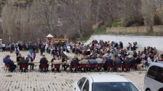 Depremde hayatını kaybeden öğretmen ve 2 çocuğu için mevlit okutuldu