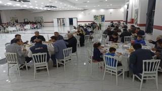 Depremde ölen öğretmenleri için iftar programı düzenlediler