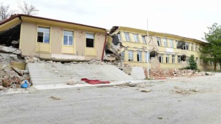 Depremde yan yatan bina müze yapılacak