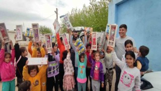 Depremden etkilenen çocuklara oyuncak dağıtıldı