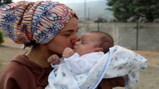 Depremden sağ çıkan 2 aylık ikiz bebek, ailesine ikinci mutluluğu yaşattı