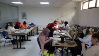 Depremin izlerini kurslarda silmeye çalışıyorlar