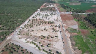 Depremin merkez üssünde mezarlıklarda duygu dolu bayram ziyareti