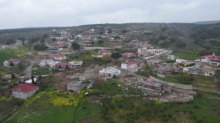 Depremin vurduğu köyde 94 ev çöktü, 17 kişi öldü