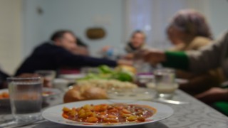 Depremzede aileler Ramazan ayını bağ evlerinde geçiriyor