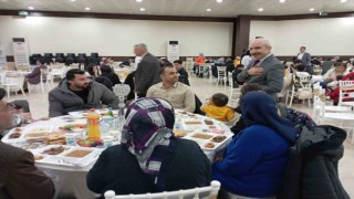 Depremzede ailelere iftar