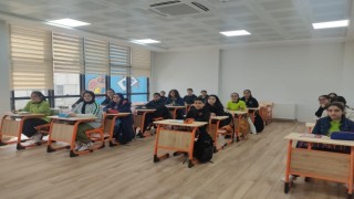 Depremzede öğrencilere yönelik LGSye hazırlık kursu başladı