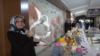 Depremzedeler el ürünlerini sergiledi