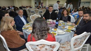 Depremzedeler iftar programında bir araya geldi