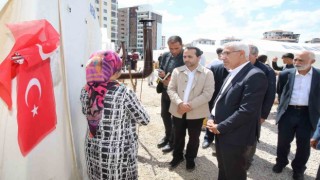 Depremzedelere bayram ziyareti
