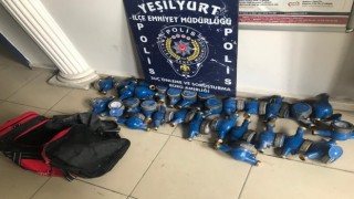 Depremzedelerin evlerine dadanan hırsızlar yakalandı
