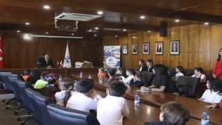 DEÜ Rektörü Hotar, DEÜnün başarılı miniklerini ağırladı