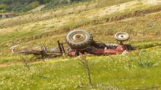 Devrilen traktörünün altında kalan çiftçi öldü