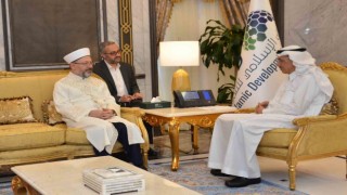Diyanet İşleri Başkanı Erbaş, Ciddede İslam Kalkınma Bankası Başkanı Al Jasser ile görüştü