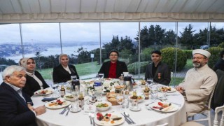 Diyanet İşleri Başkanı Erbaş, İstanbulda şehit yakınları ve gazilerle iftarda buluştu