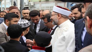 Diyanet İşleri Başkanı Erbaş, Roman vatandaşları umreye uğurladı