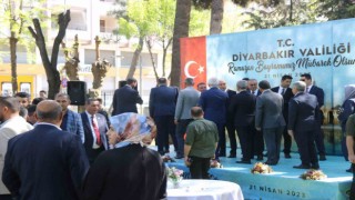 Diyarbakır Valisi Su, vatandaşlarla bayramlaştı