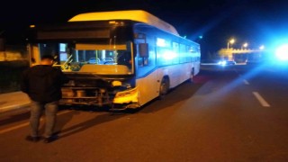 Diyarbakırda belediye otobüsü ile otomobil çarpıştı: 5 yaralı