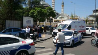 Diyarbakırda otomobiller kavşakta çarpıştı: 2 yaralı