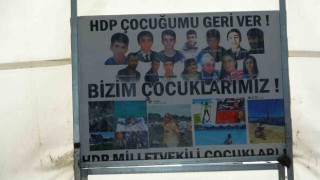Diyarbakırda PKK ve HDP mağduru ailelerin evlat nöbeti devam ediyor