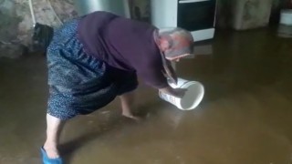 Diyarbakırda yağış nedeniyle 3 evi su bastı
