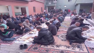 Diyarbakırda yüzlerce medrese talebesi iftarda buluştu