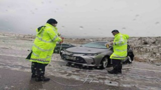 Dolu yağışı kazalara neden oldu, trafik durma noktasına geldi