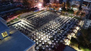 Döşemealtı Kent Meydanında 5 bin kişi aynı anda iftar açtı