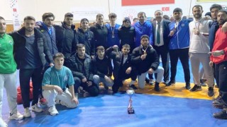 DPÜ Serbest Stil Güreş Takımı Türkiye birincisi