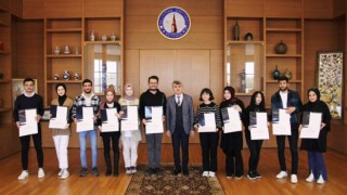 DPÜde depremzedelerle ilgili çalışmalarında görev alan öğrencilere teşekkür belgesi