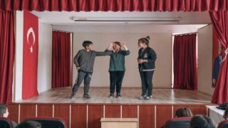 Drama etkinliğinde öğrencilerin yüzü güldü