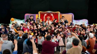 Dünyanın Eski Zamanlarında oyunu çocuklar için sahnelendi