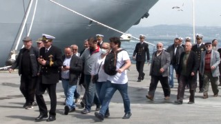 Dünyanın ilk SİHA gemisi TCG Anadolu vatandaşların akınına uğradı