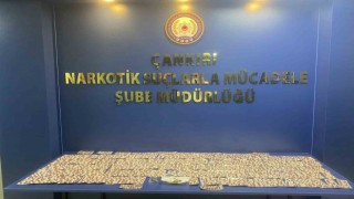 Durdurulan araçta 2 bin 505 adet sentetik ecza hapı ele geçirildi: 2 gözaltı