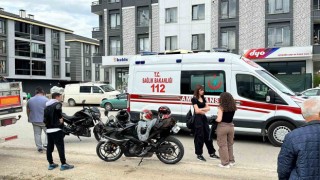 Düzcede çarpışan iki motosikletin sürücüleri yerde sürüklendi