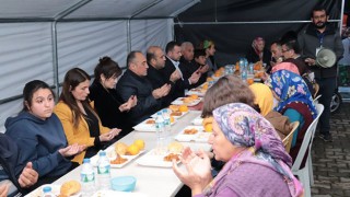 Düziçi Kaymakamı Turgay İlhan ve eşi, çadır kentte iftara katıldı