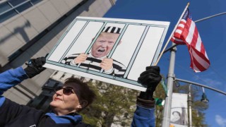 E. Jean Carroll: “Donald Trump bana tecavüz etti”