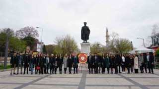 Edirnede Avukatlar Günü töreninde depremlerde hayatını kaybeden avukatlar anıldı