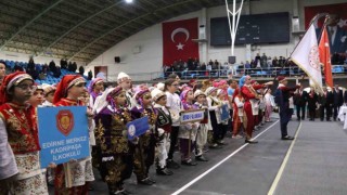 Edirnede okullar arası halk oyunları renkli görüntülere sahne oldu