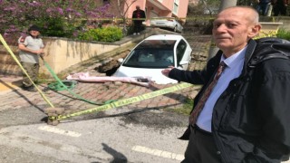 Edirnede yol çöktü, otomobil oluşan çukura düştü
