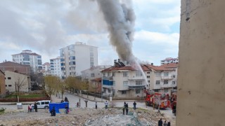 Elazığda çatı yangını, büyümeden söndürüldü