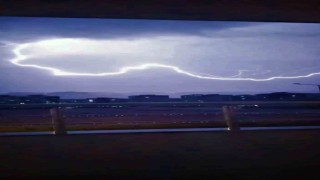 Elazığda şimşekler geceyi aydınlattı