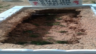 Elazığda yağışlar nedeniyle mezarlar çöktü