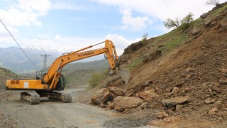 Elazığda yol genişletme çalışmaları sürüyor