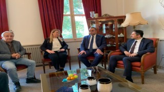 Ermeni asıllı AK Parti Milletvekili Adayı Sıvacıoğlu kiliseleri ziyaret etti