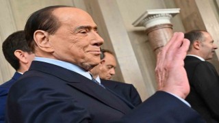 Eski İtalya Başbakanı Berlusconi yoğun bakımda